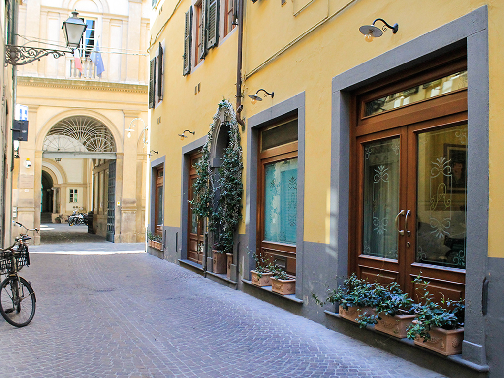 lucca street view