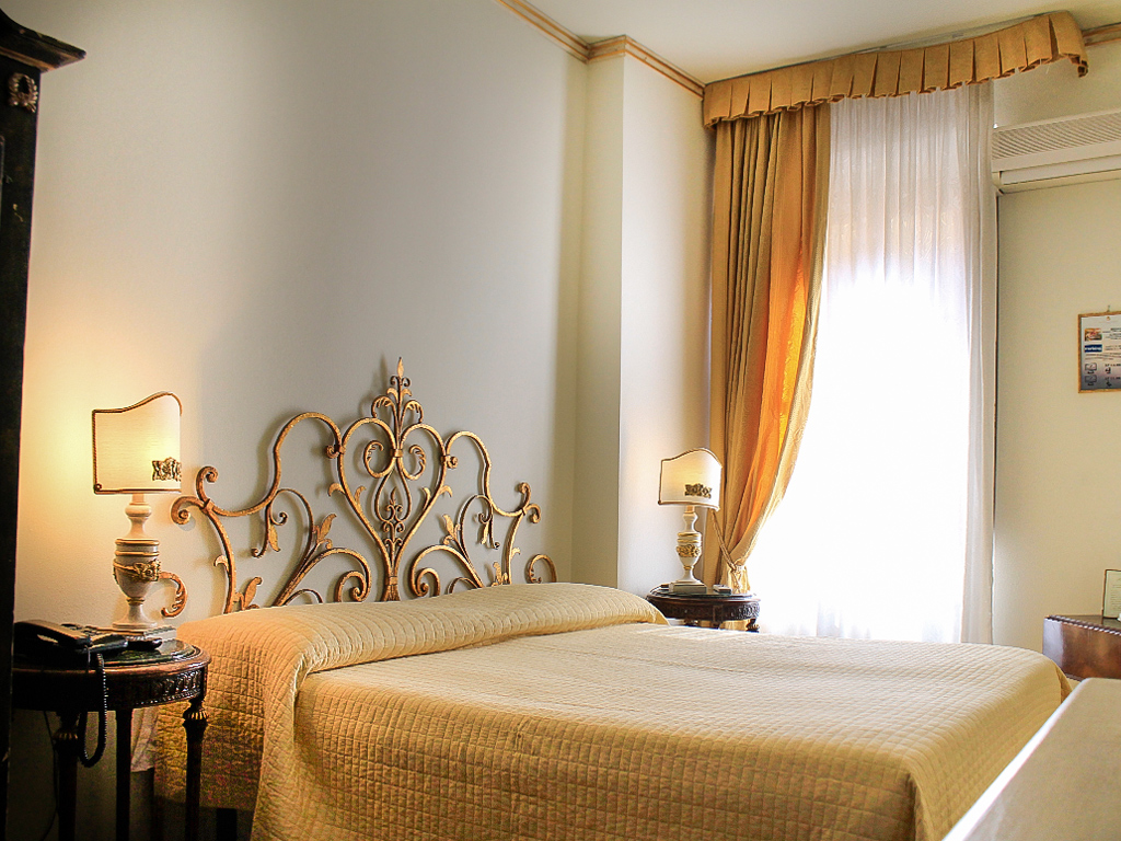 bedroom hotel palazzo alexander lucca