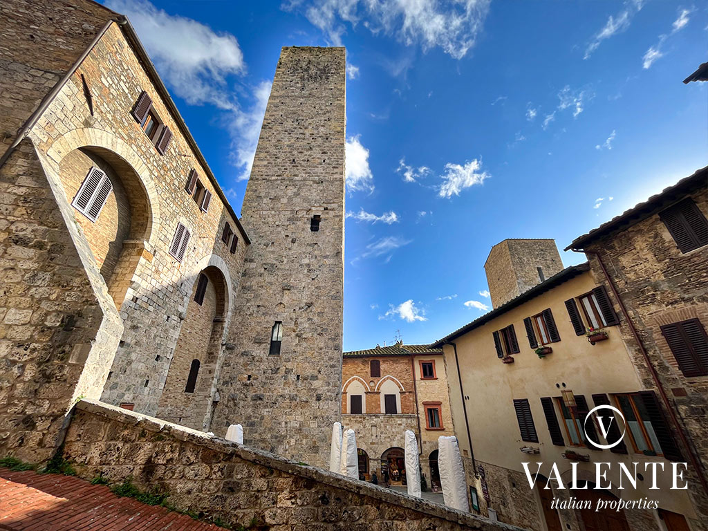 Historic apartment facing Tower in San Gimignano