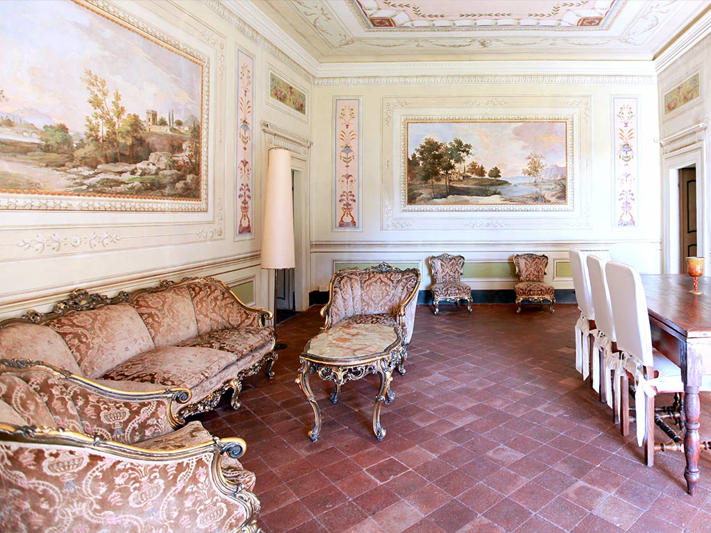 Historic Palace, Vineyard and Farmhouses on the hills of Lucca