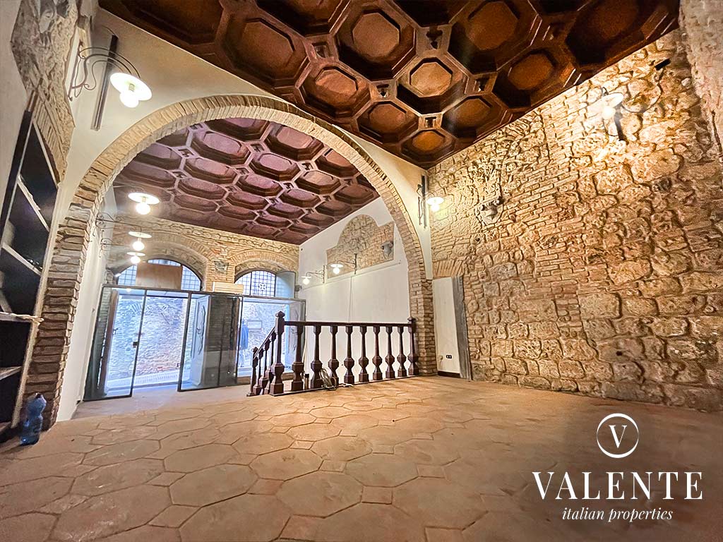 Stunning commercial fund in San Gimignano